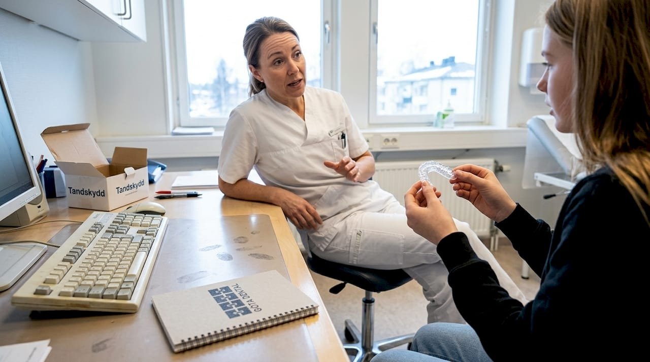 Eftervård av <em>tandställning</em>: så håller resultatet hela livet